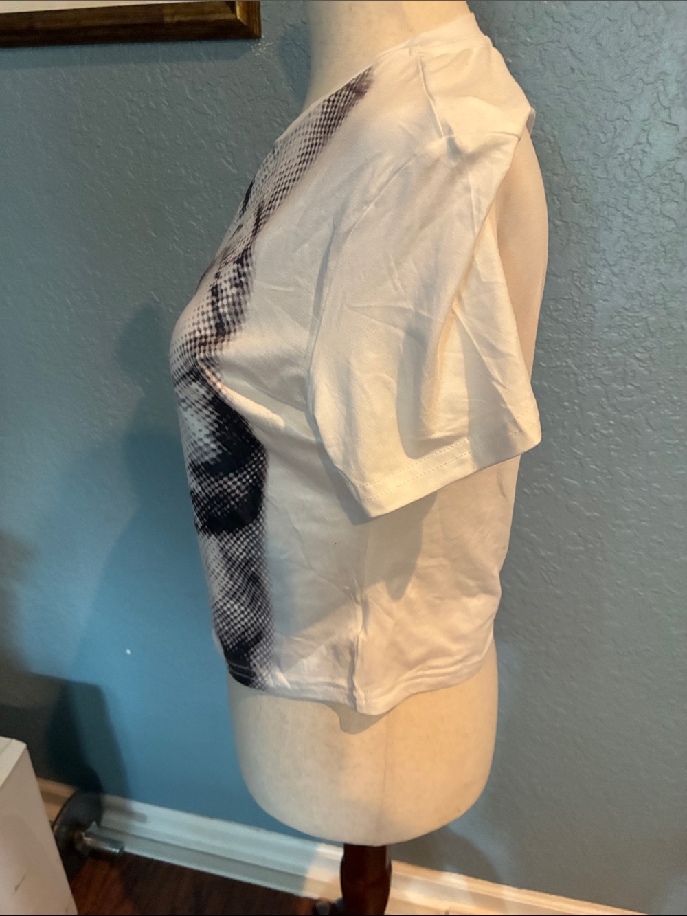 White Tee with Black Pop-Art Cat Print - Picture 3 of 4